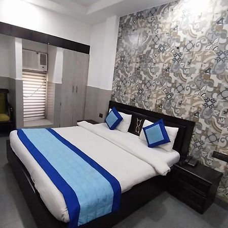 Hotel Crystal Palace New Delhi Exterior photo