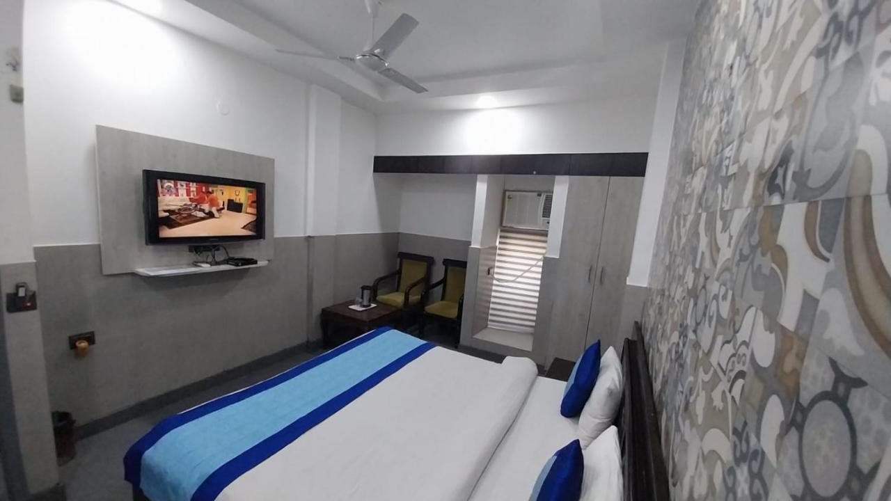 Hotel Crystal Palace New Delhi Exterior photo